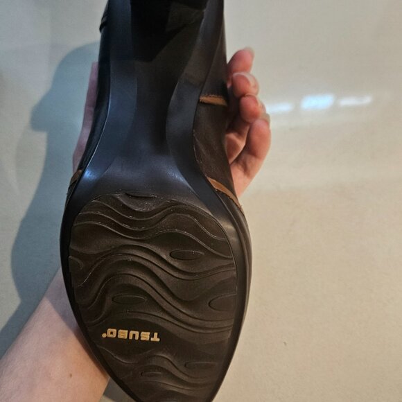 TSUBO Women's Brown Leather 4-inch Pumps with Tan Trim - Picture 5 of 14